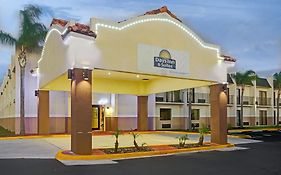Days Inn & Suites by Wyndham Tampa Near Ybor City
